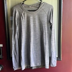 Lululemon size 6, long sleeve Swifty. Great condition size 6.